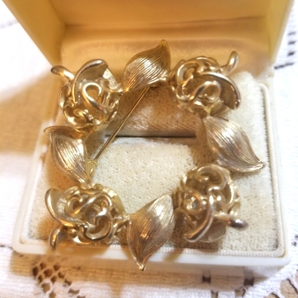 Old RARE Gold Plated Sarah Coventry Brooch - Picture 5 of 5